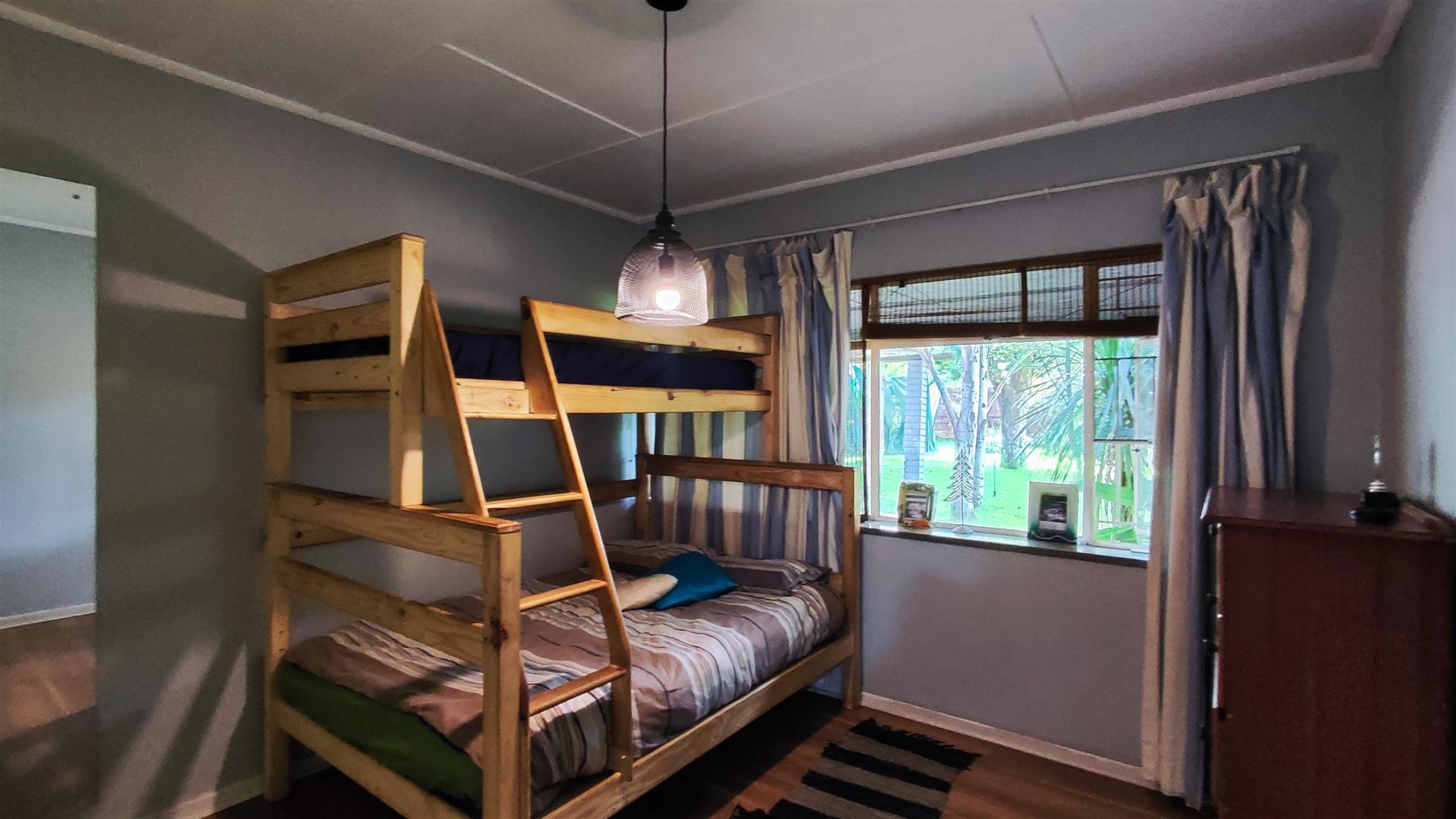 Bed Room 1 - 16 square meters of property in Vanderbijlpark