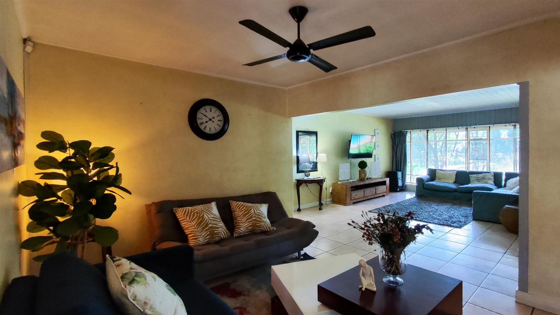 Informal Lounge - 16 square meters of property in Vanderbijlpark