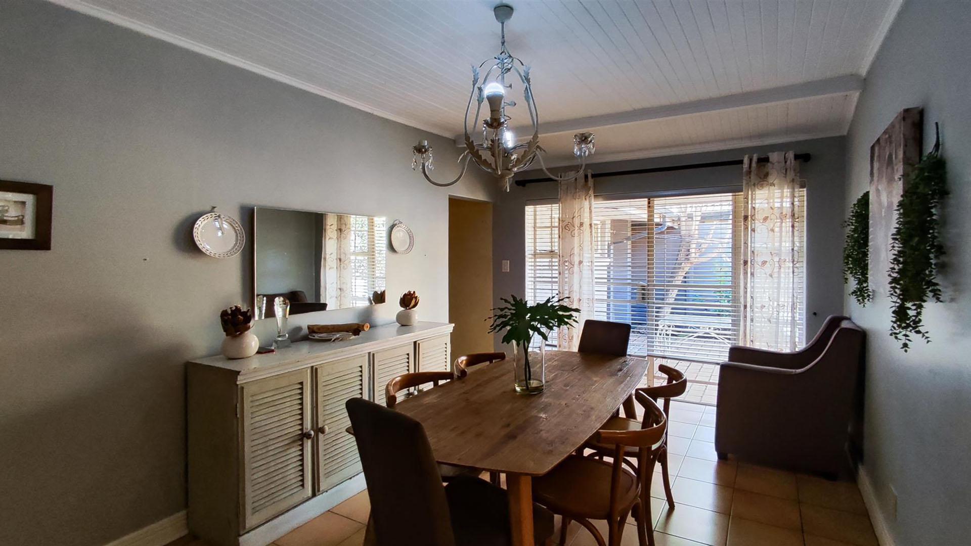 Dining Room - 19 square meters of property in Vanderbijlpark