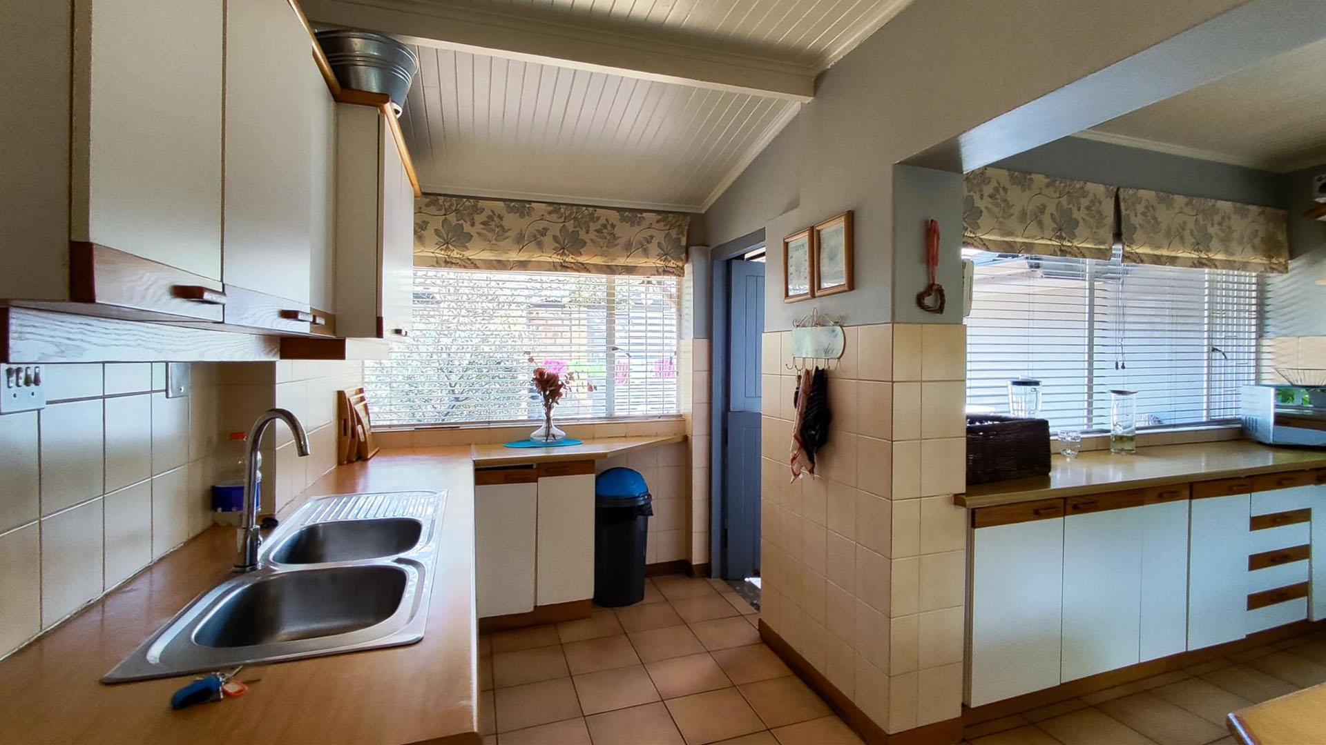 Kitchen - 24 square meters of property in Vanderbijlpark