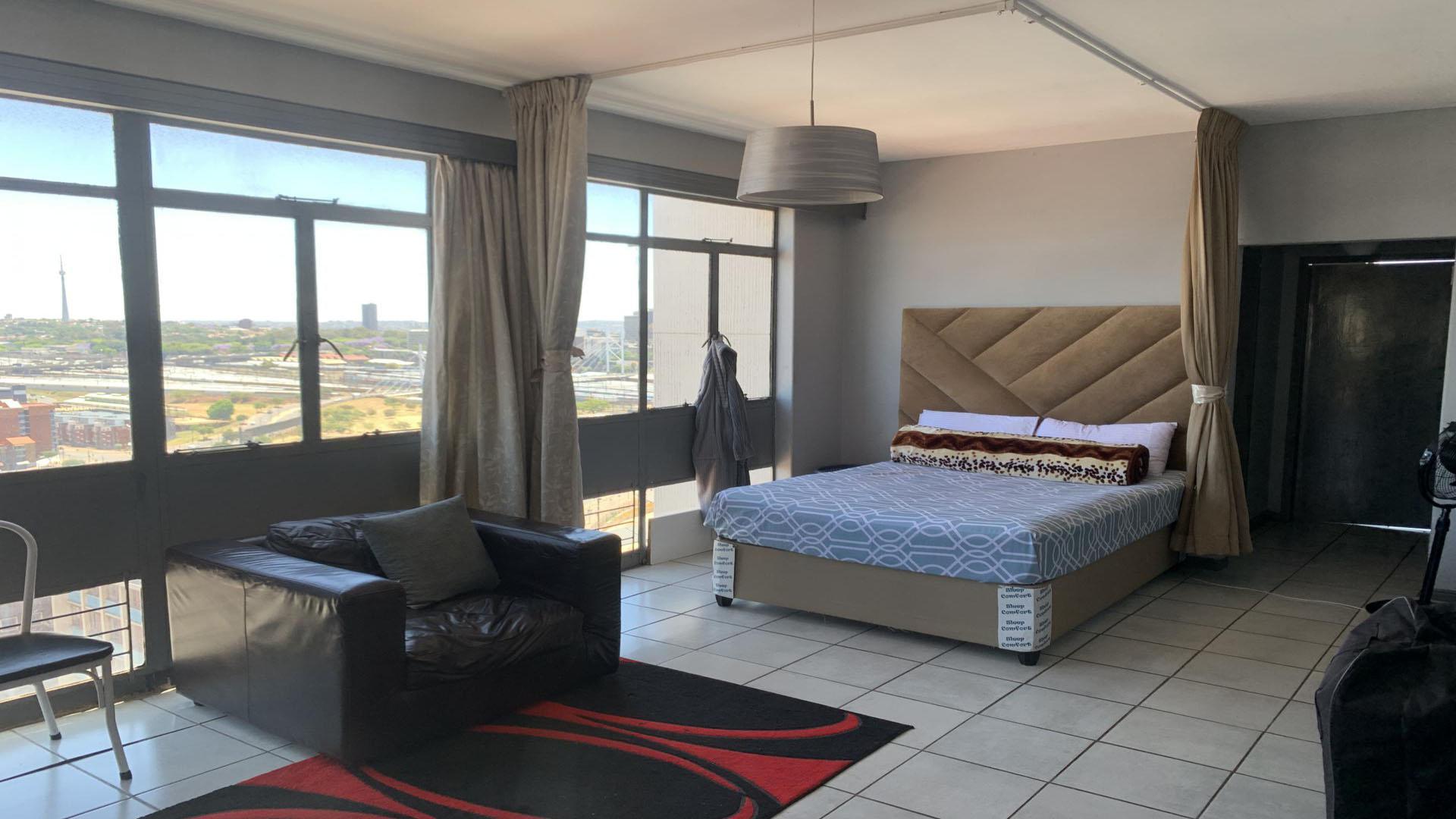Lounges of property in Johannesburg Central
