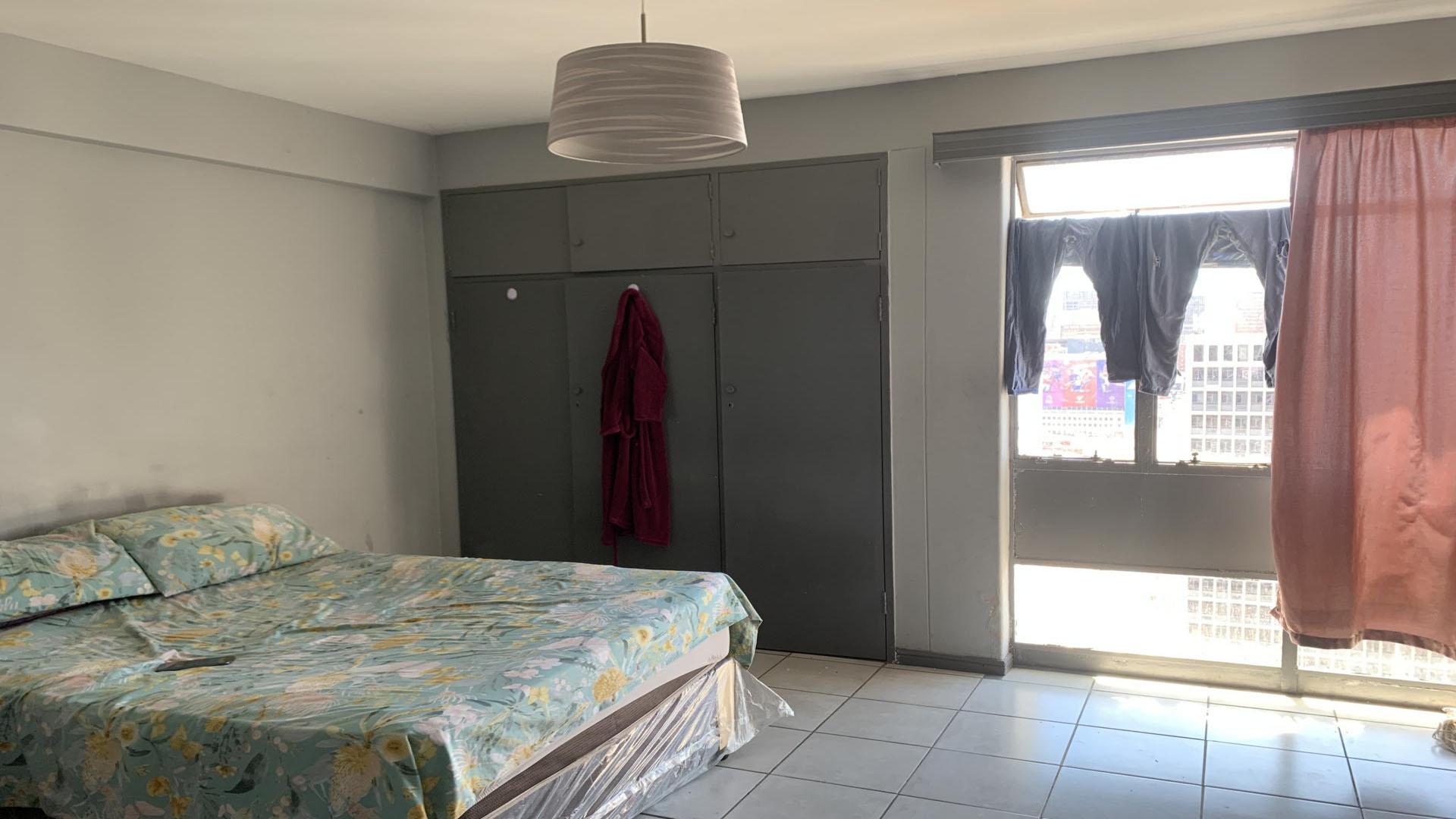 Bed Room 1 of property in Johannesburg Central