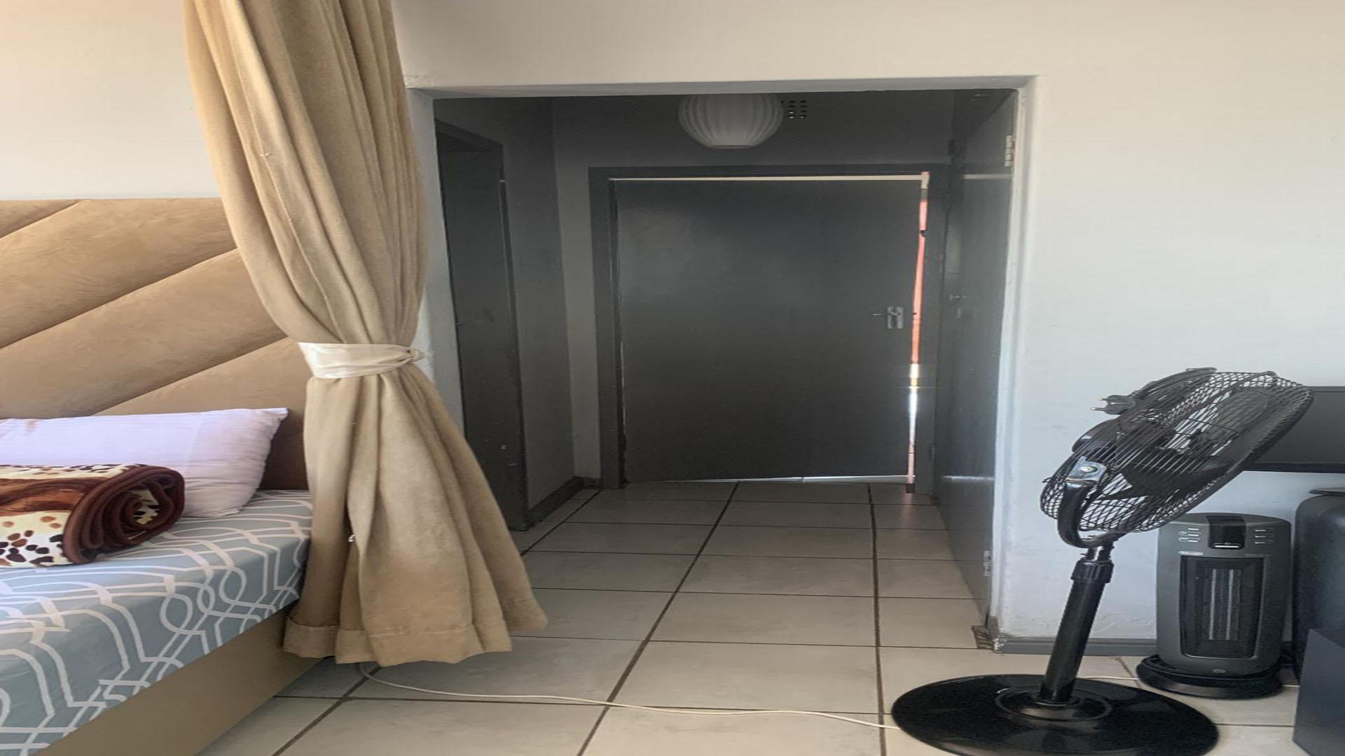 Lounges of property in Johannesburg Central