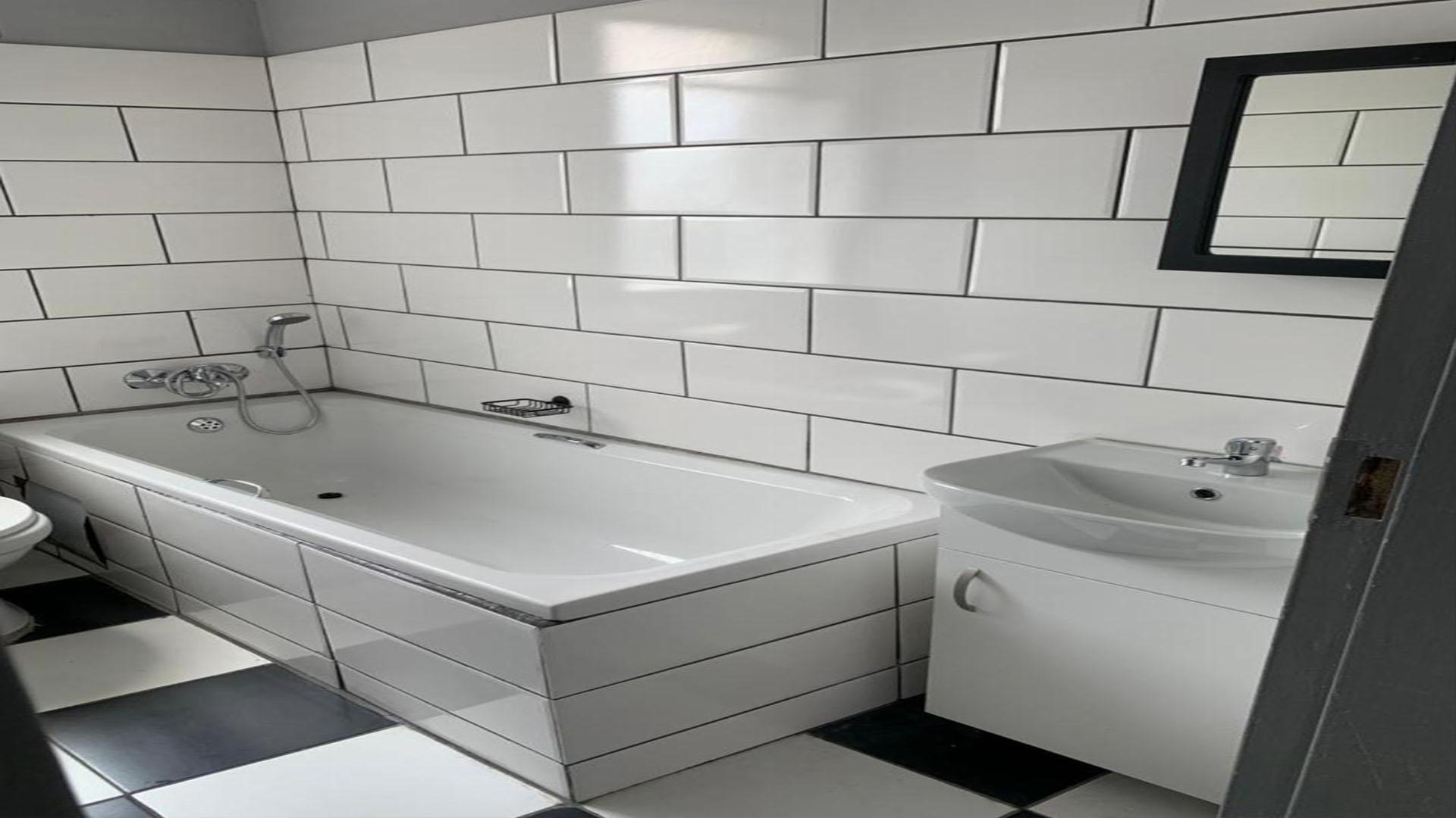 Bathroom 1 of property in Johannesburg Central