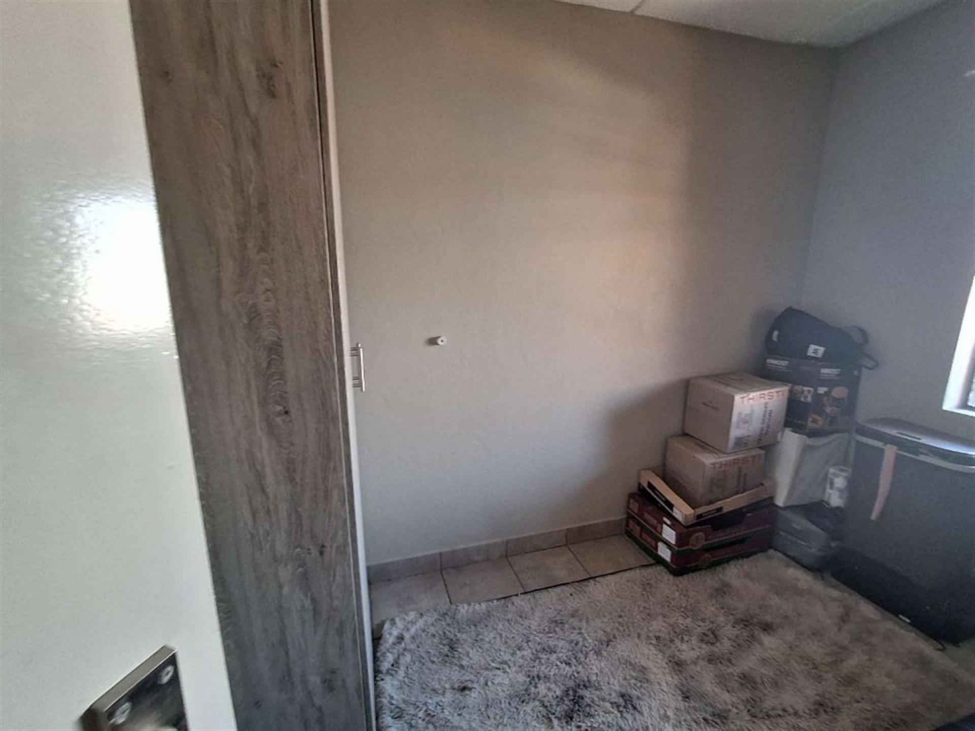 Bed Room 1 of property in Montana Tuine