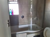Main Bathroom of property in Montana Tuine