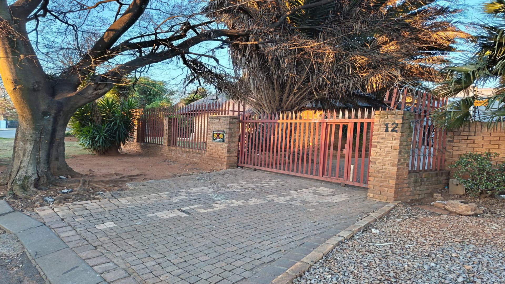 Front View of property in Greenhills