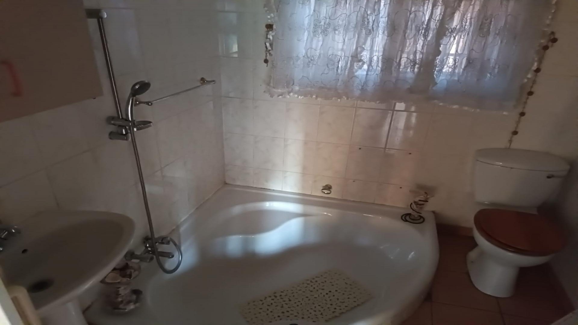 Bathroom 2 of property in Greenhills