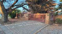 Front View of property in Greenhills