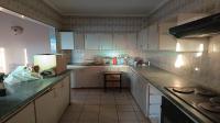 Kitchen of property in Greenhills