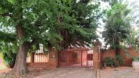 Front View of property in Greenhills