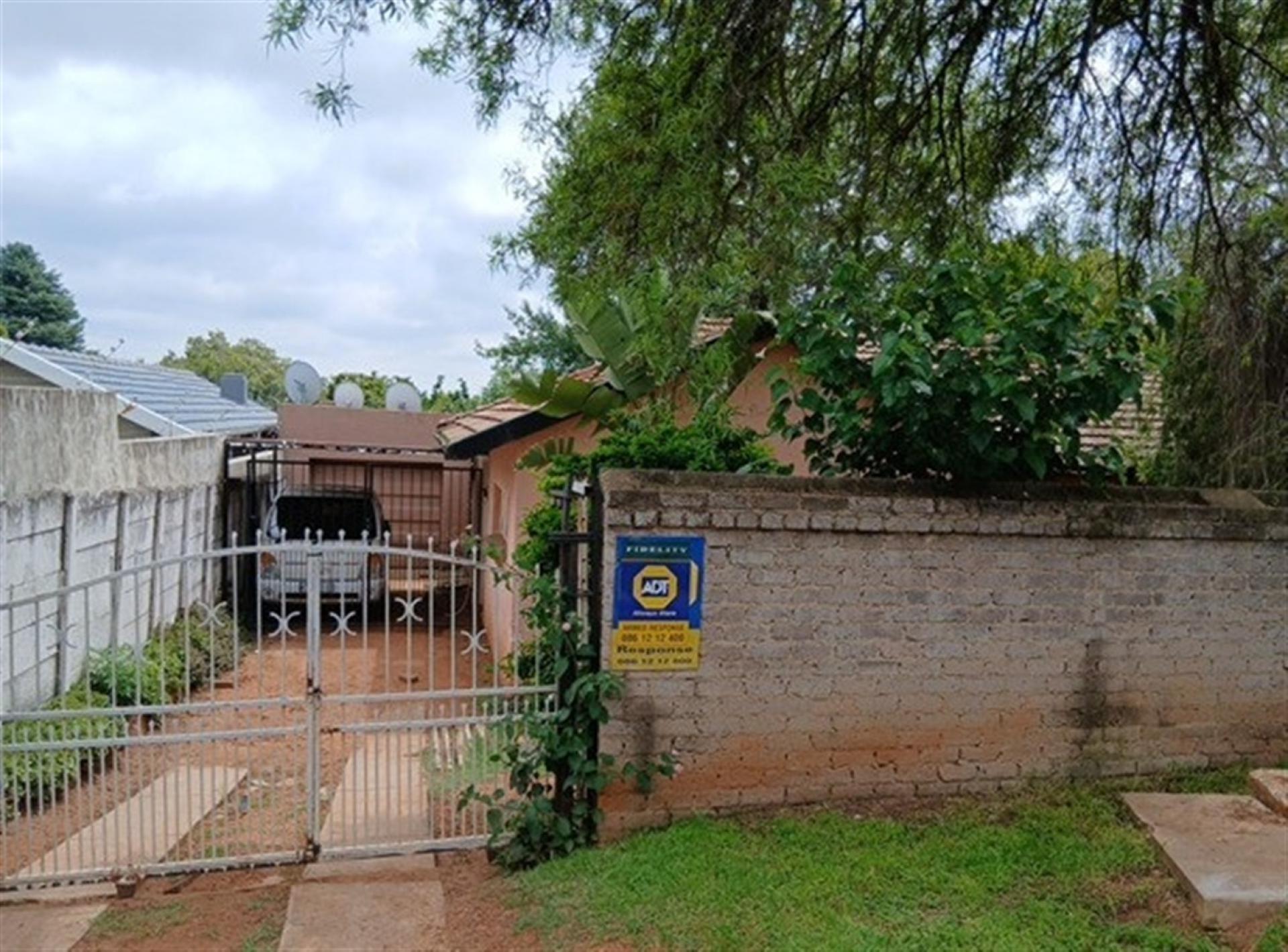Front View of property in Blairgowrie