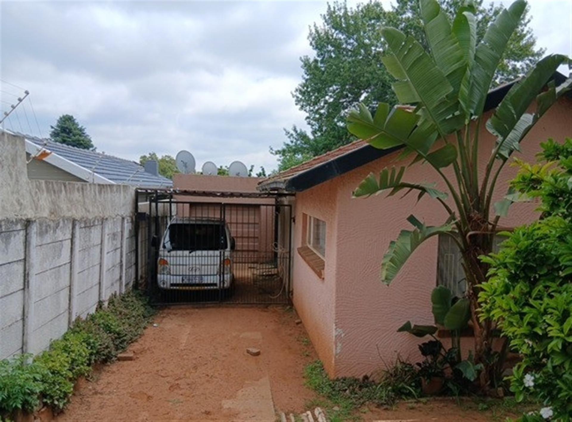 Front View of property in Blairgowrie
