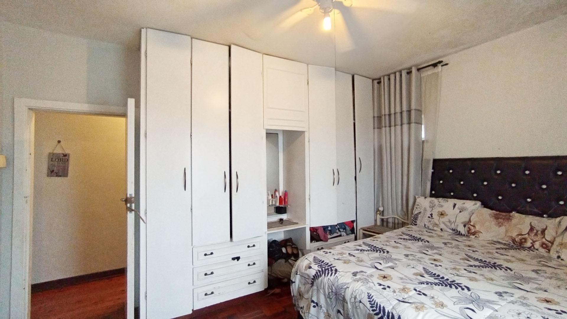 Bed Room 1 - 18 square meters of property in Ocean View - DBN