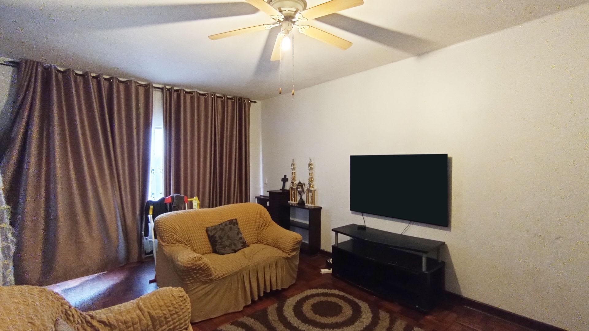 Lounges - 52 square meters of property in Ocean View - DBN