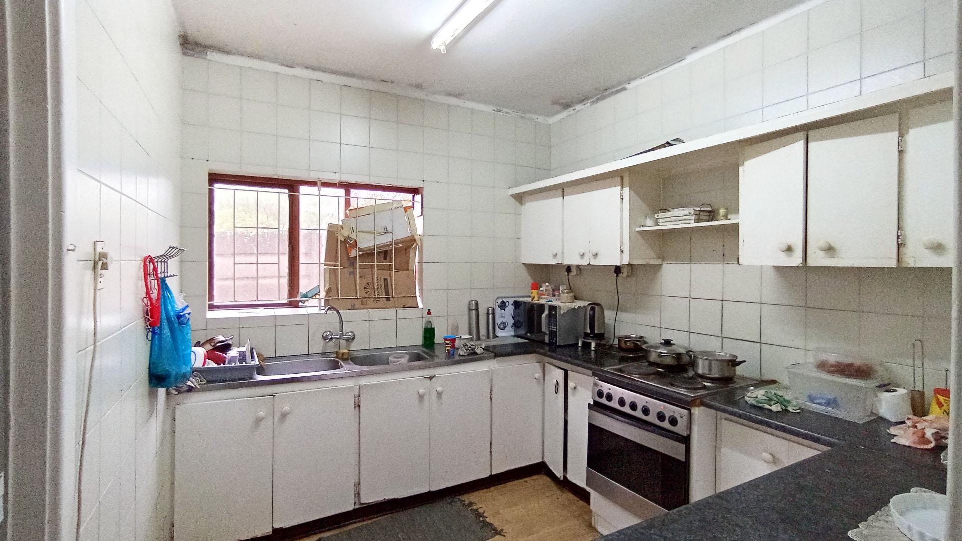 Kitchen - 20 square meters of property in Ocean View - DBN