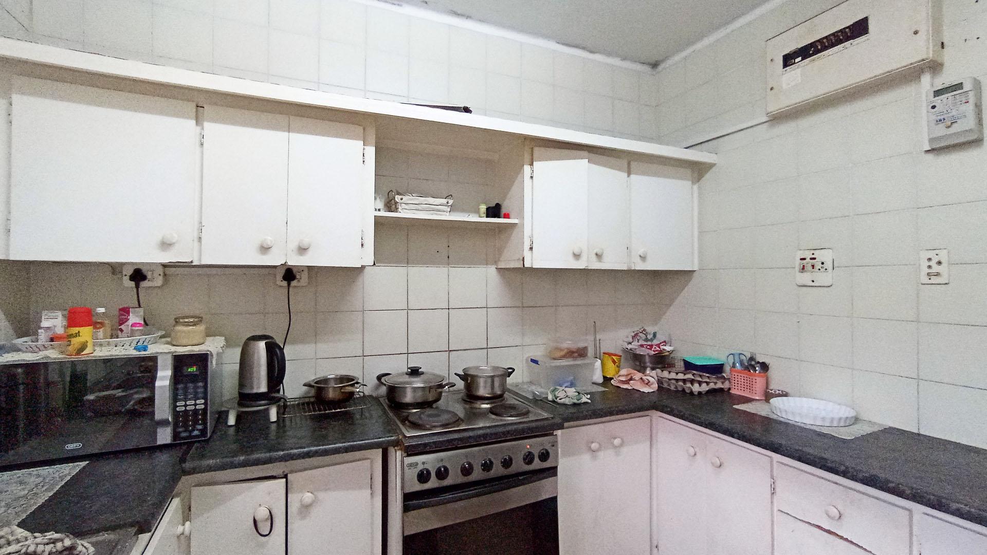 Kitchen - 20 square meters of property in Ocean View - DBN