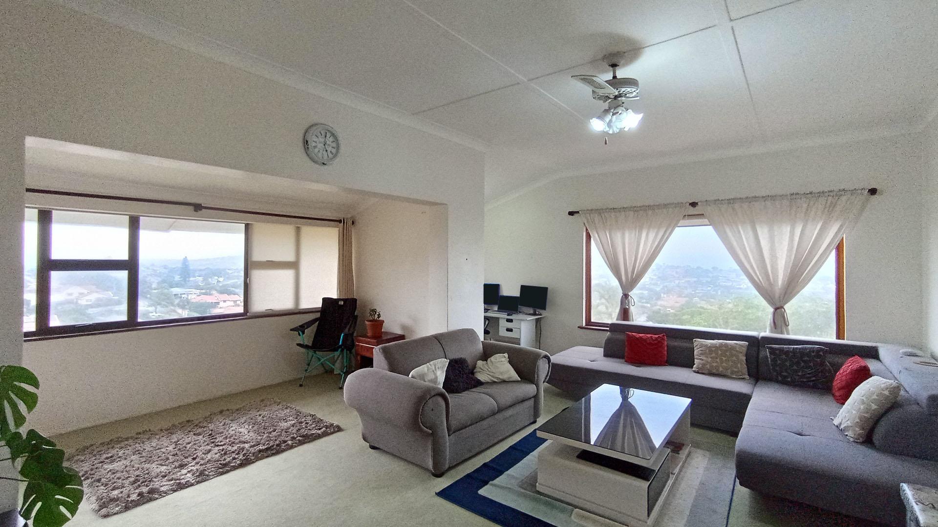 Lounges - 52 square meters of property in Ocean View - DBN