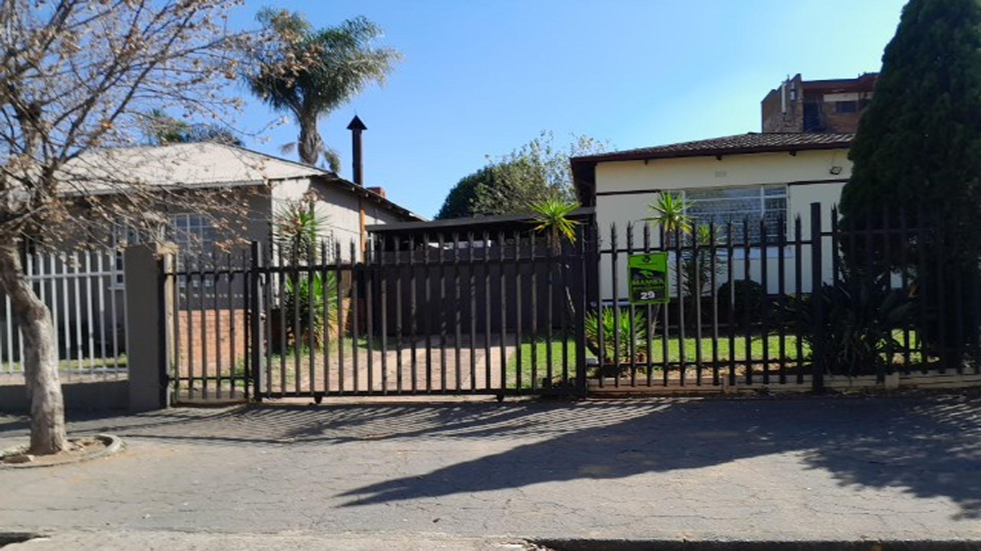 Front View of property in Fishers Hill