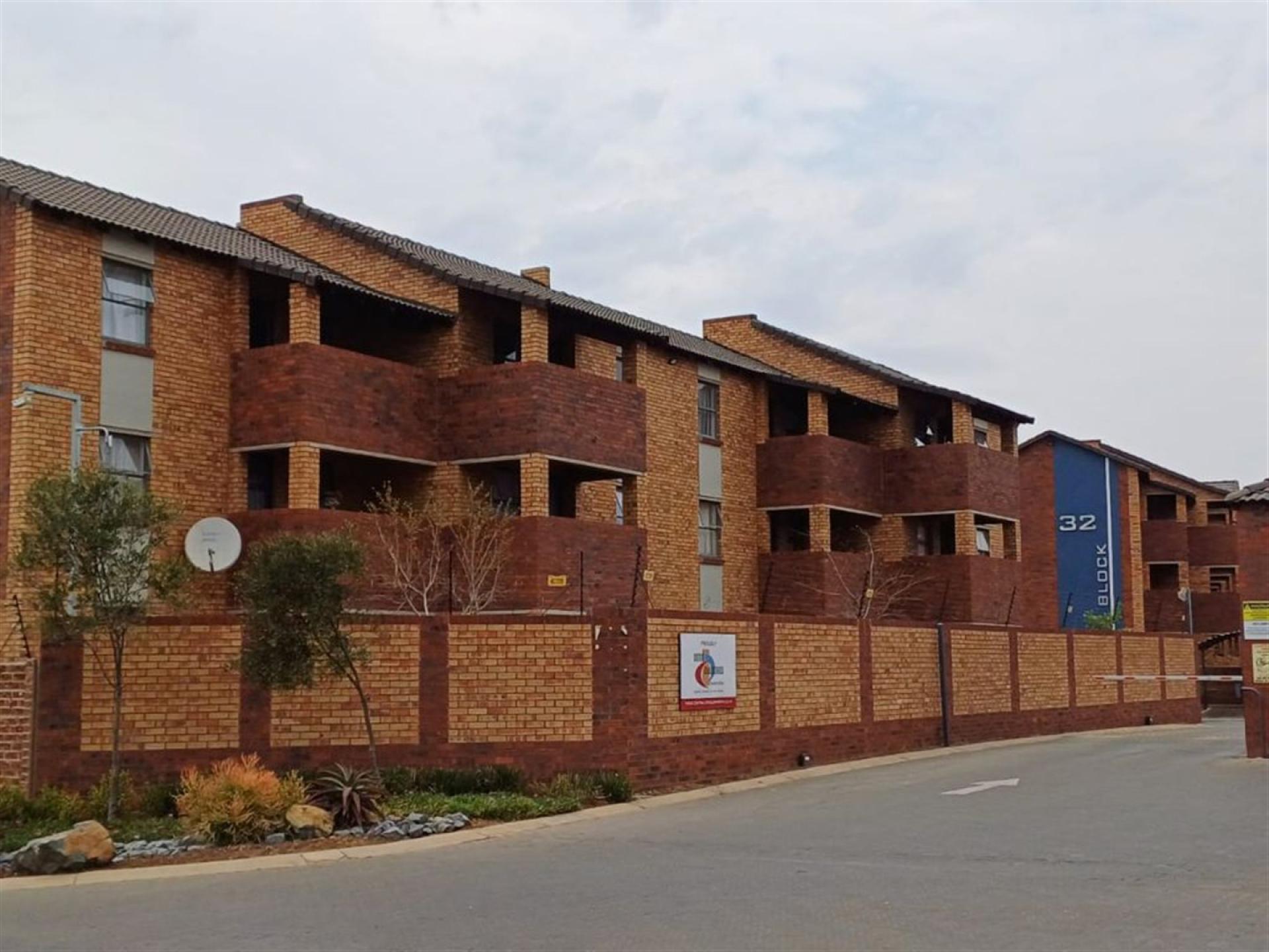 Front View of property in Alveda