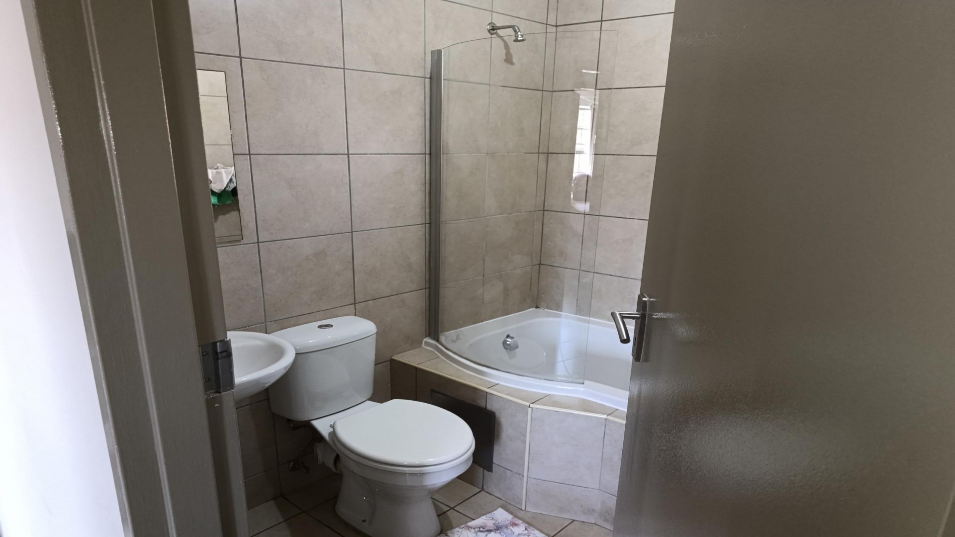 Bathroom 1 of property in Alveda