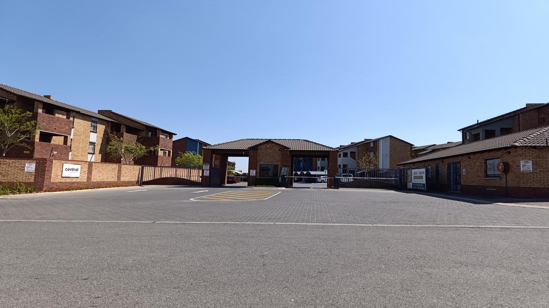 Front View of property in Alveda