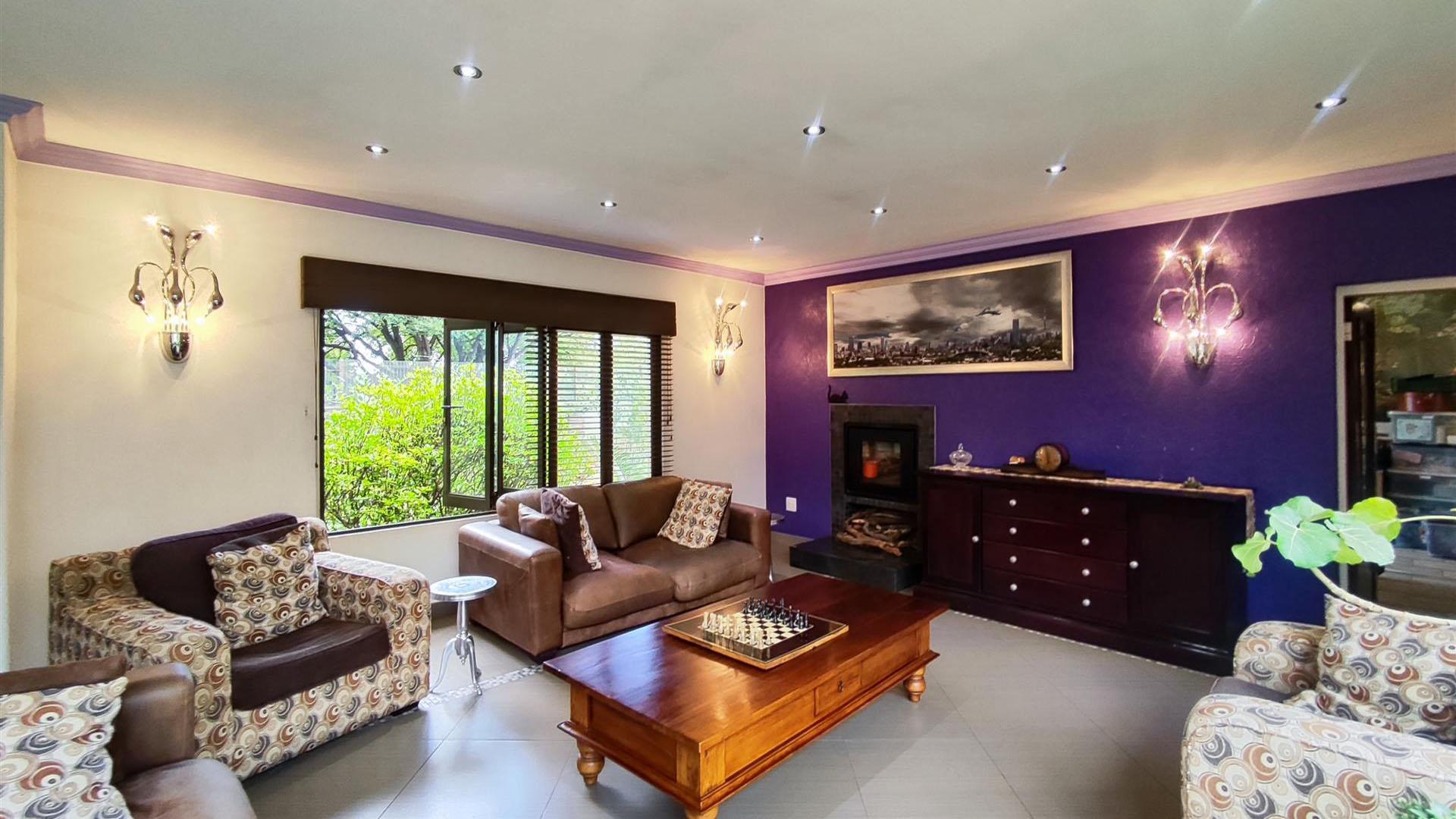 Lounges - 116 square meters of property in Randhart