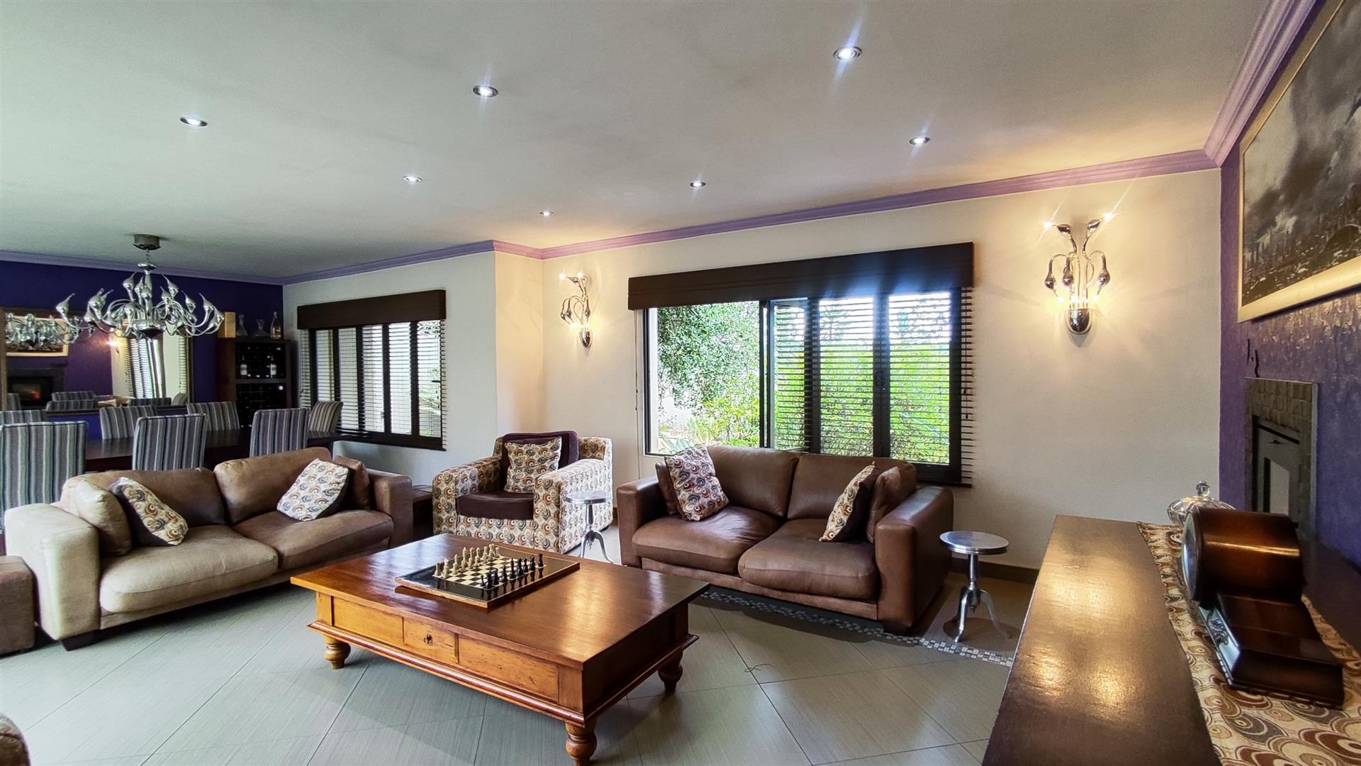 Lounges - 116 square meters of property in Randhart