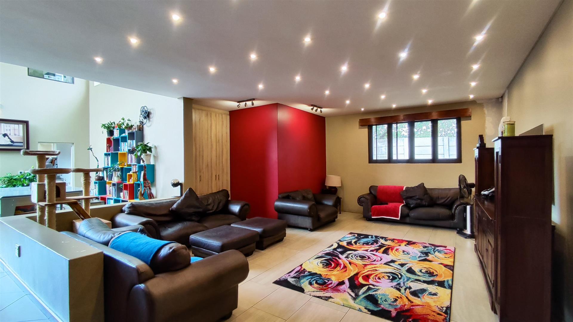 Lounges - 116 square meters of property in Randhart