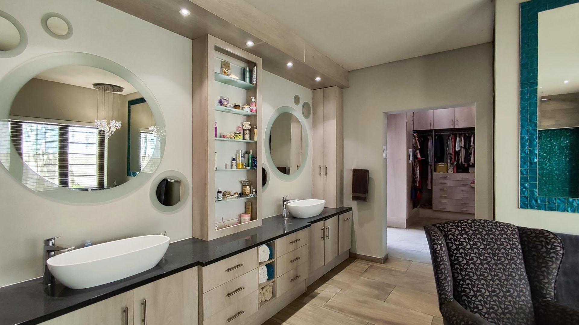 Main Bathroom - 29 square meters of property in Randhart