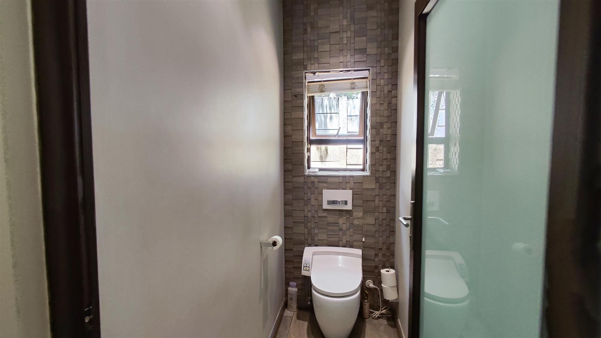 Main Bathroom - 29 square meters of property in Randhart