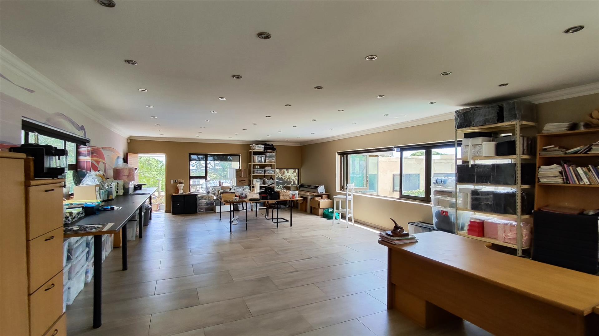 Study - 132 square meters of property in Randhart