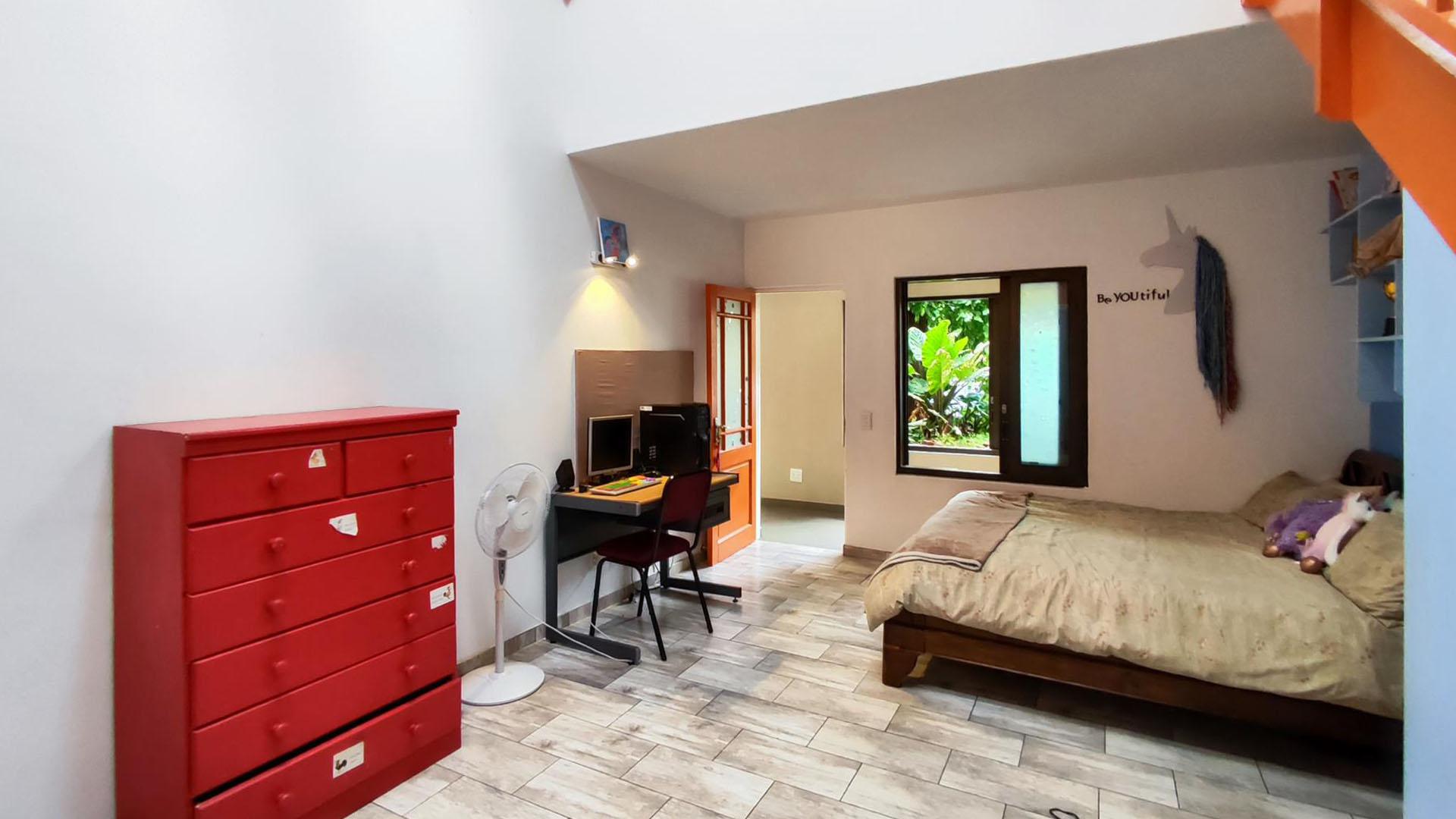 Bed Room 1 - 34 square meters of property in Randhart