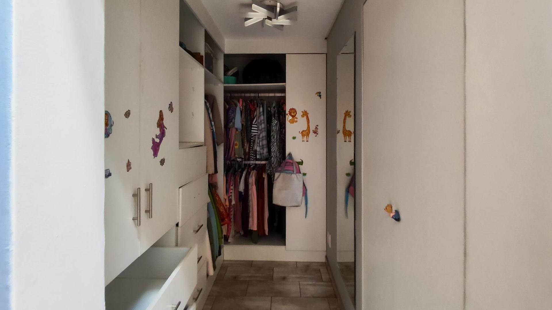 Bed Room 1 - 34 square meters of property in Randhart