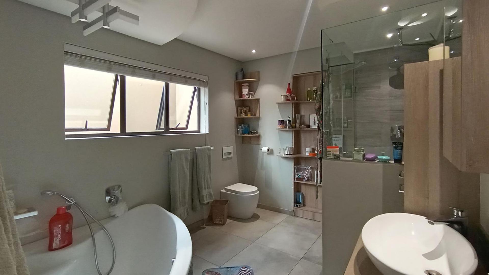 Bathroom 2 - 9 square meters of property in Randhart
