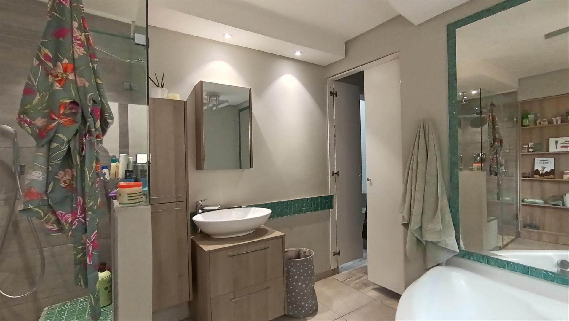 Bathroom 2 - 9 square meters of property in Randhart