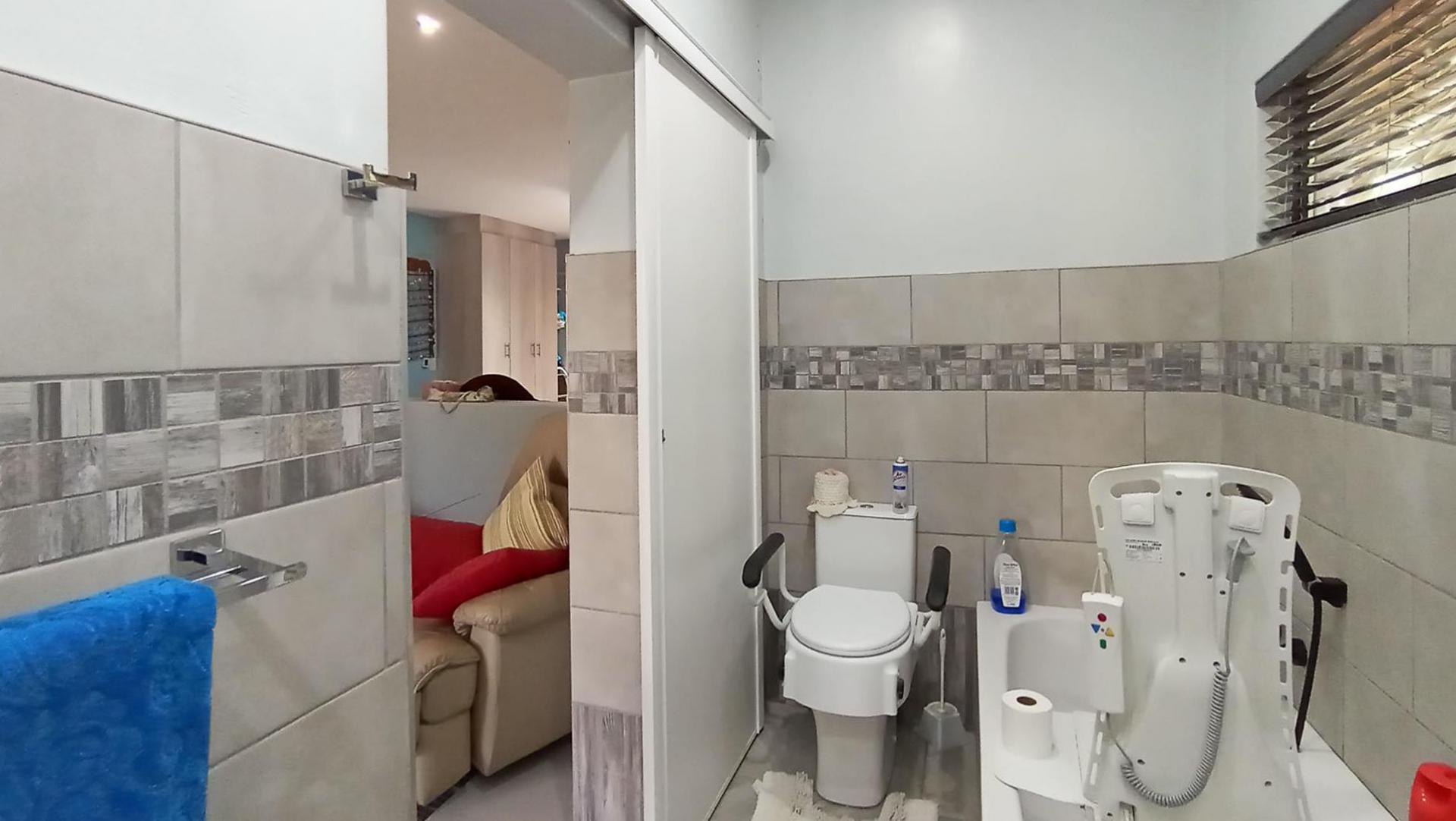 Bathroom 3+ - 10 square meters of property in Randhart