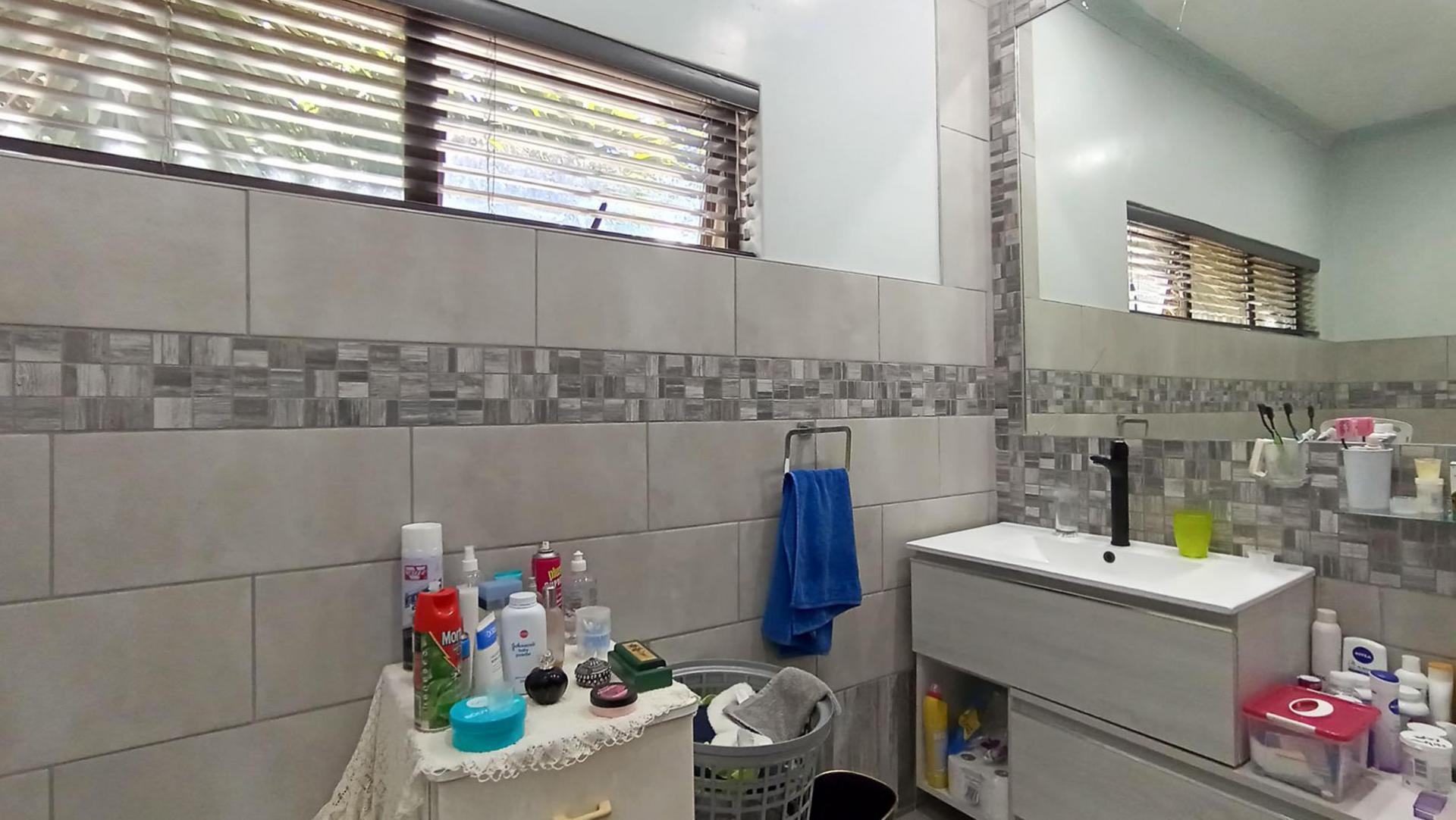 Bathroom 3+ - 10 square meters of property in Randhart