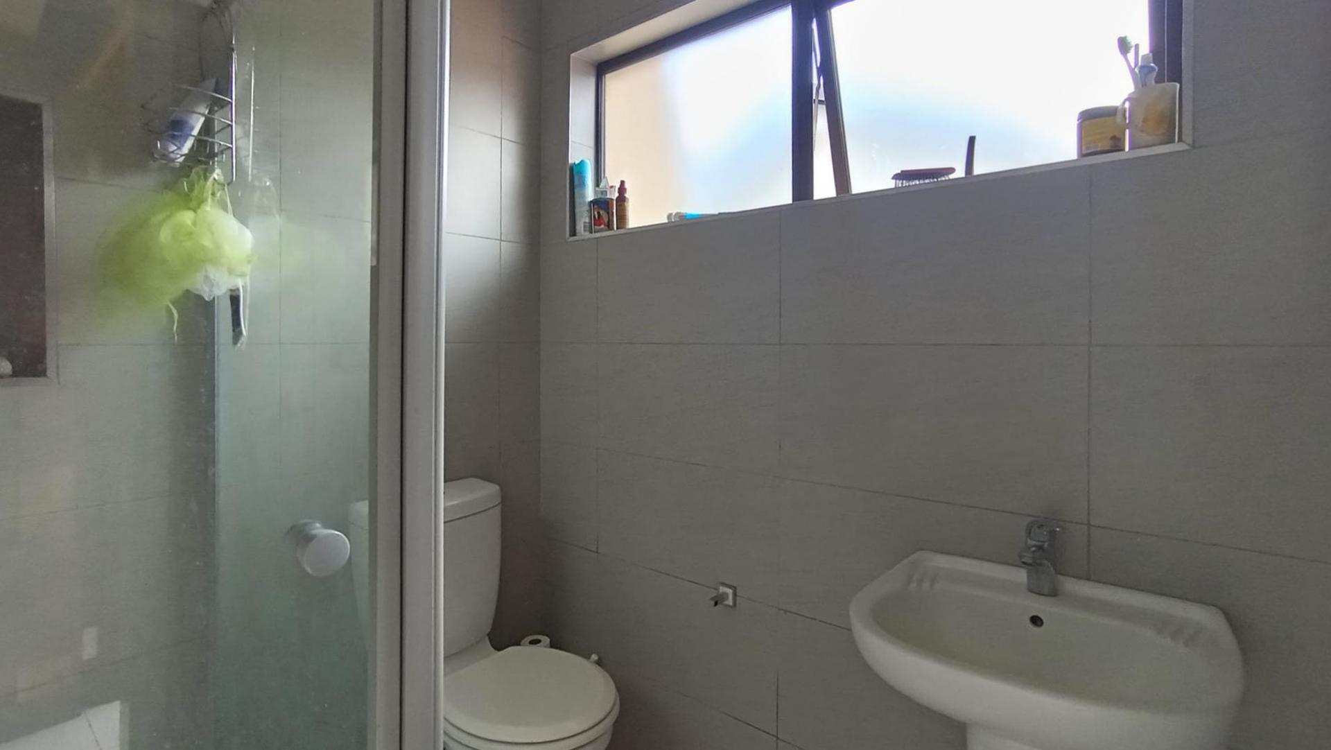 Bathroom 3+ - 10 square meters of property in Randhart