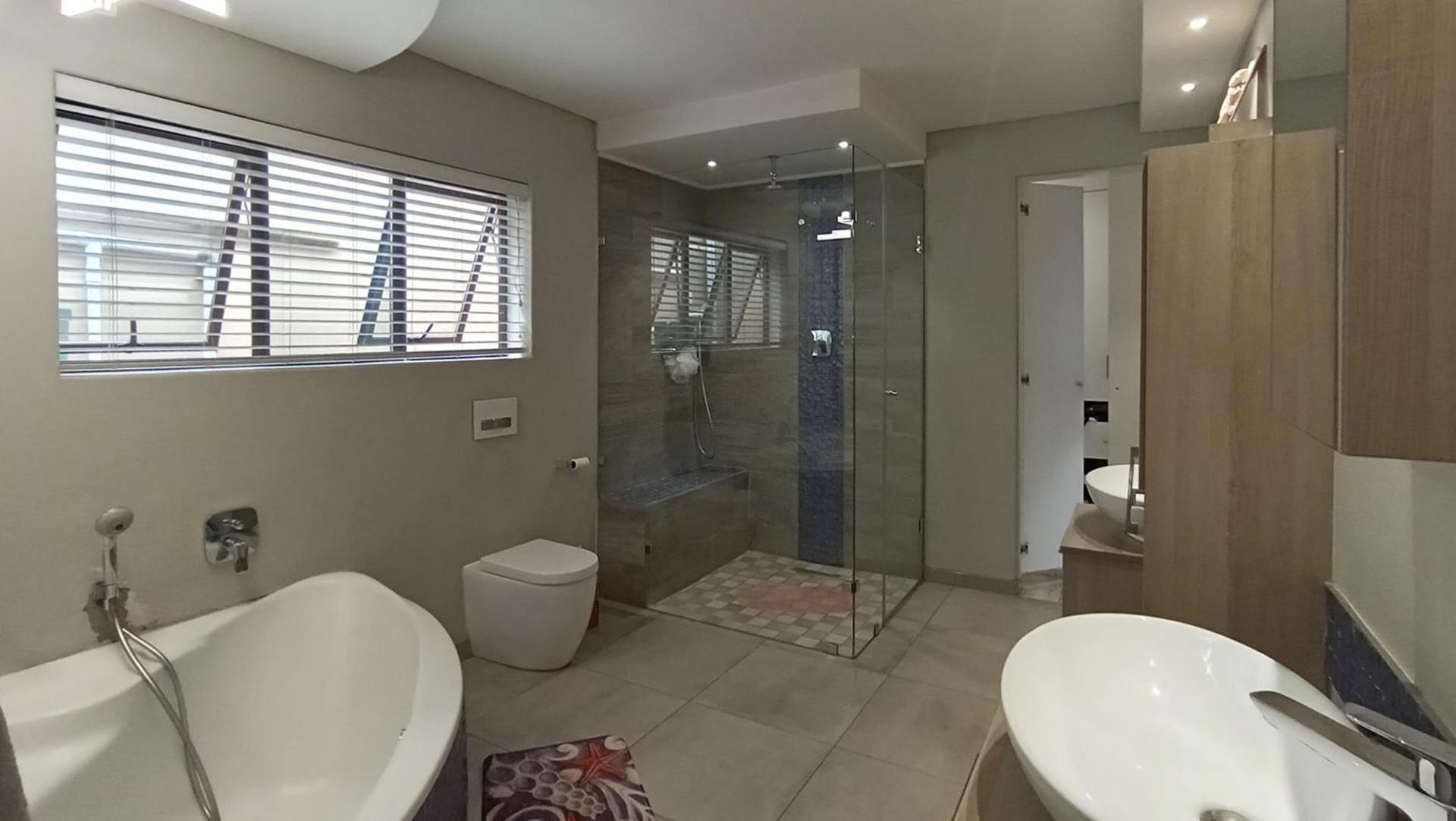 Bathroom 1 - 13 square meters of property in Randhart