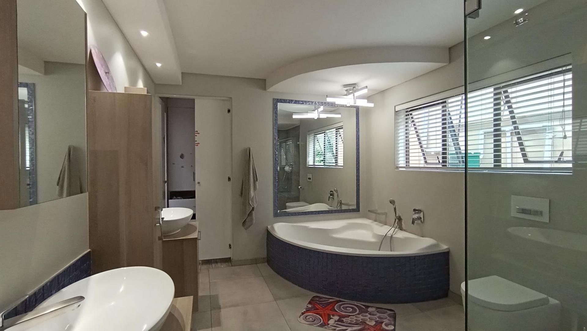 Bathroom 1 - 13 square meters of property in Randhart