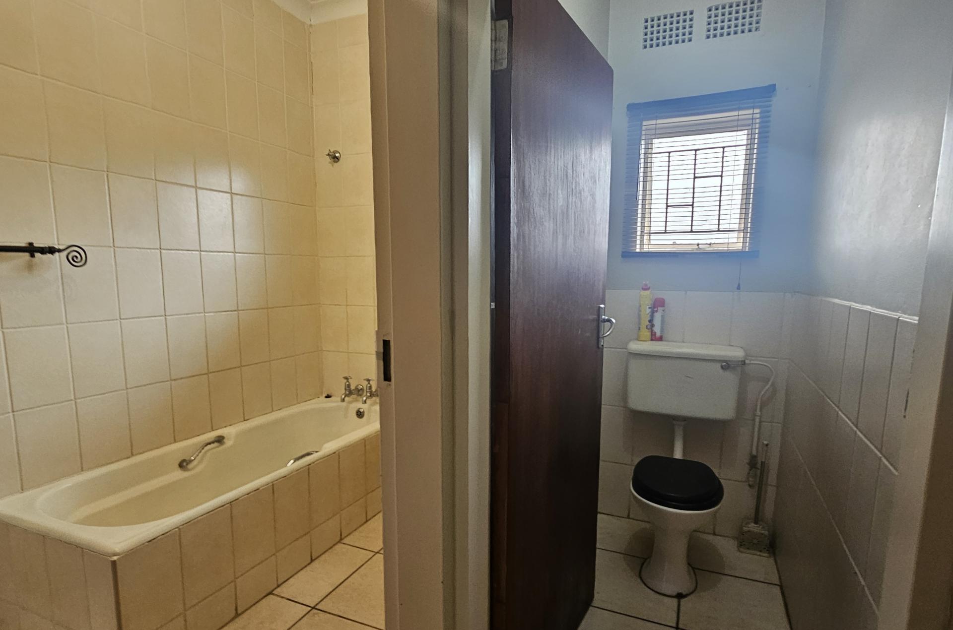 Bathroom 1 of property in Potchefstroom