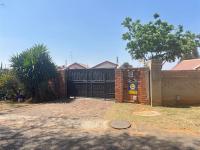 Front View of property in Meredale