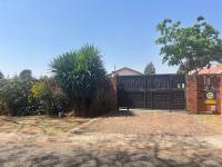 Front View of property in Meredale
