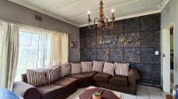 Lounges - 17 square meters of property in Dalview