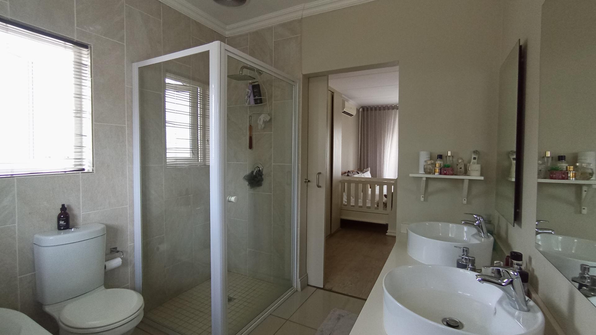 Main Bathroom - 9 square meters of property in Kyalami Hills