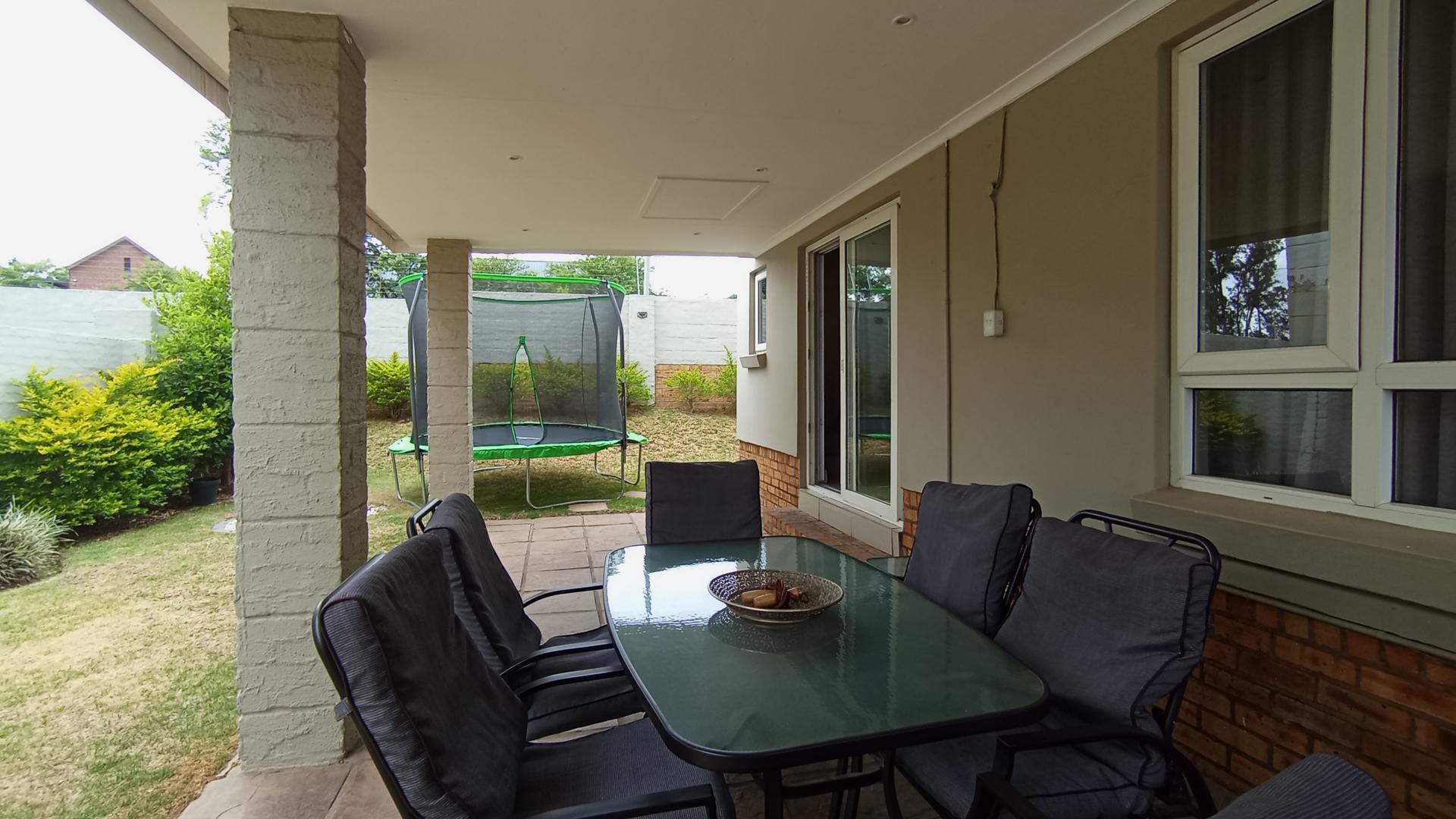 Patio - 42 square meters of property in Kyalami Hills