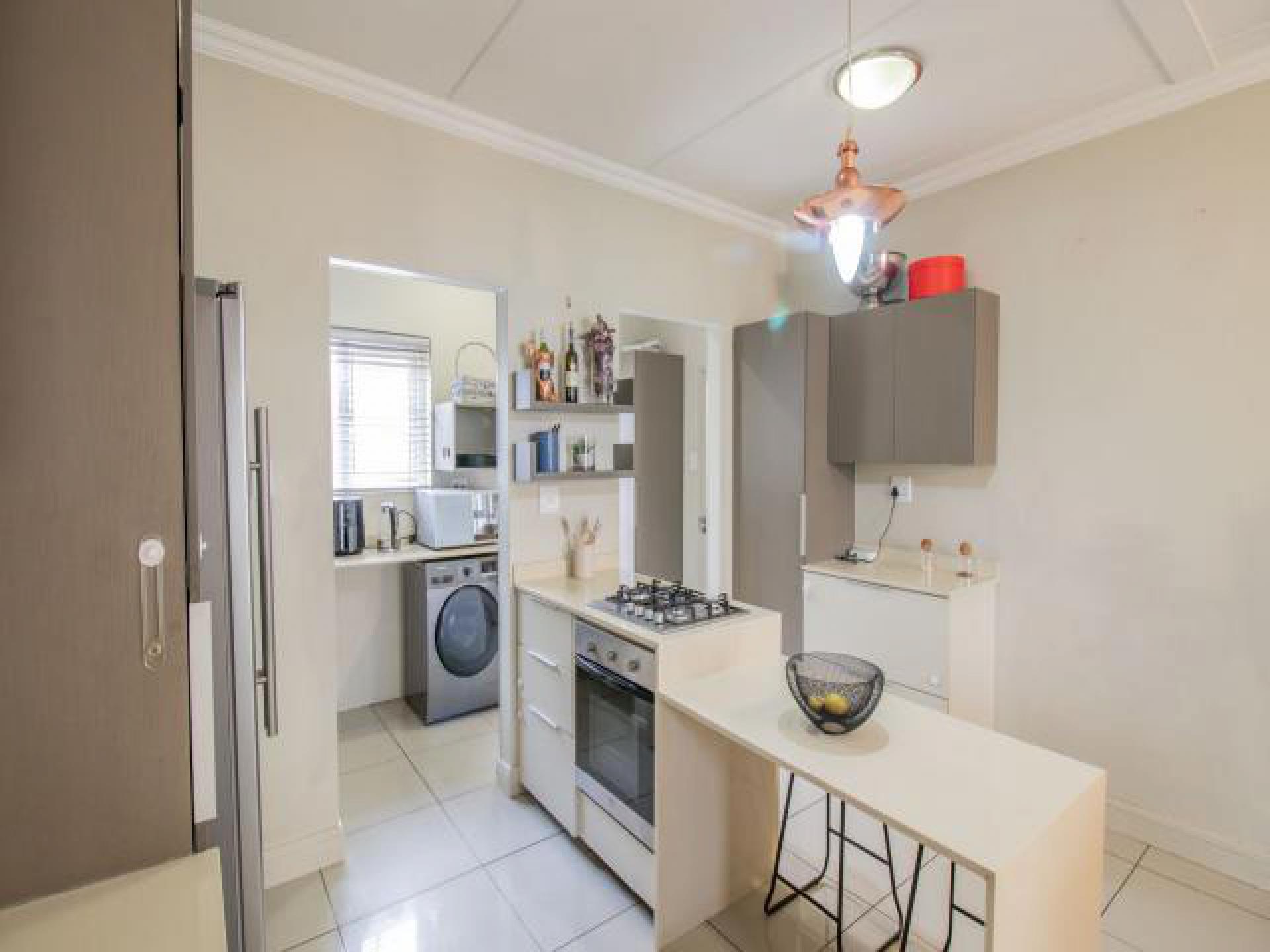 Kitchen - 24 square meters of property in Kyalami Hills