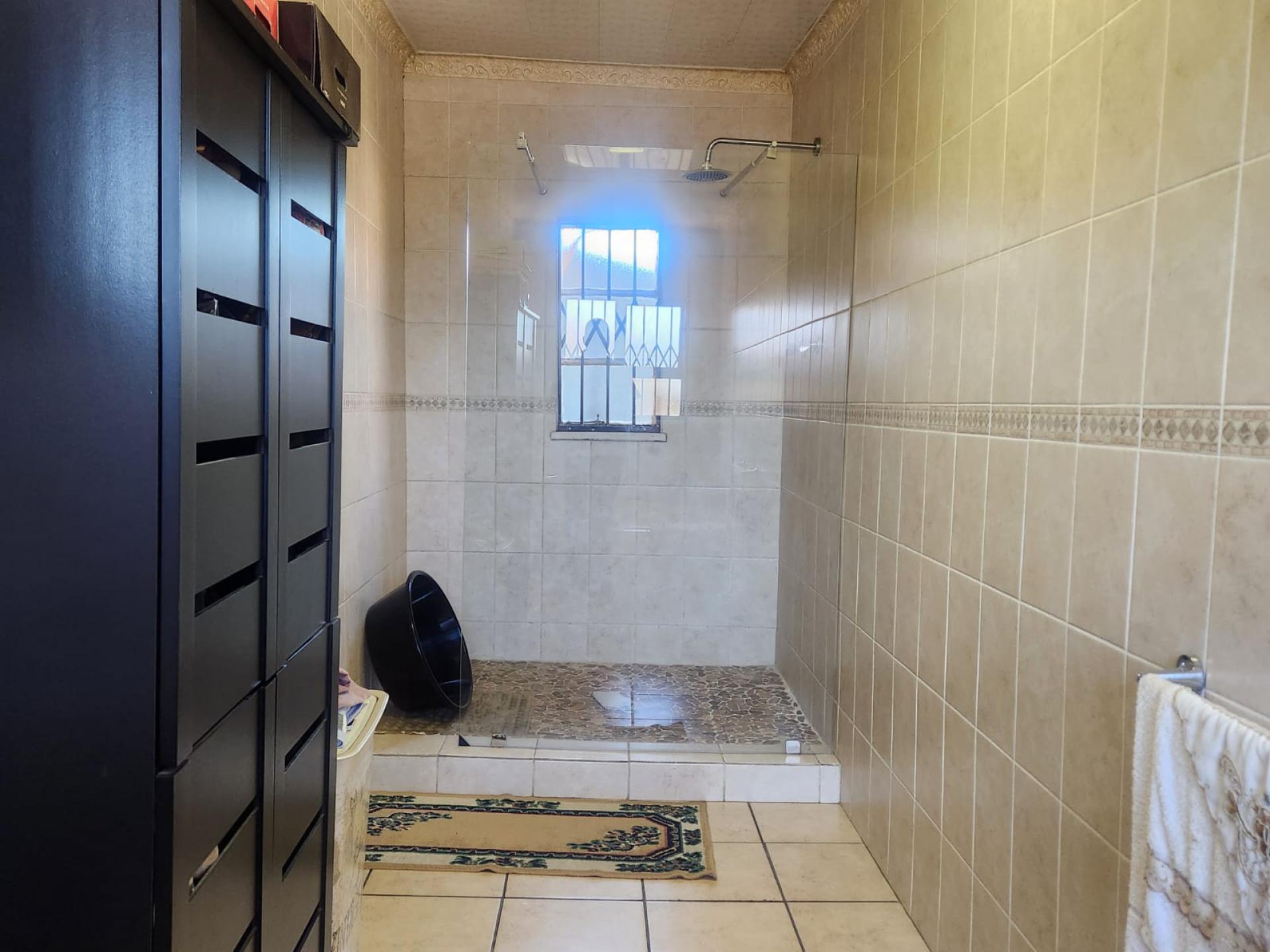  of property in Geluksdal