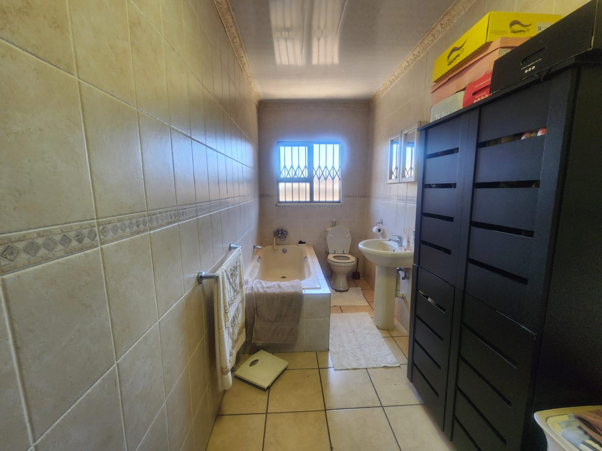  of property in Geluksdal